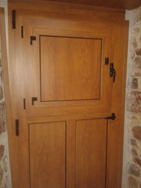 Puerta de cuarteron en imitacion madera