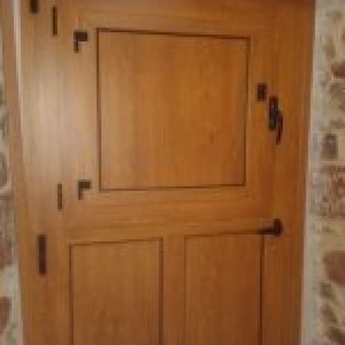 Puerta de cuarteron en imitacion madera