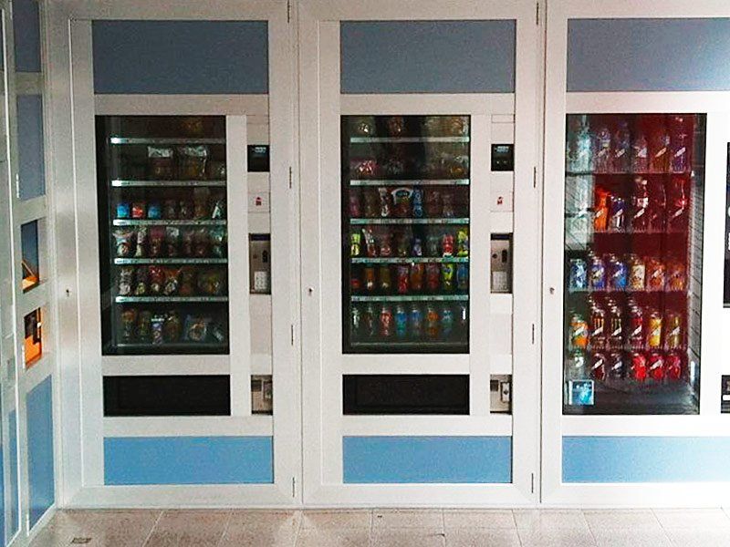 Instalación para máquinas Vending con carpintería metálica en Asturias